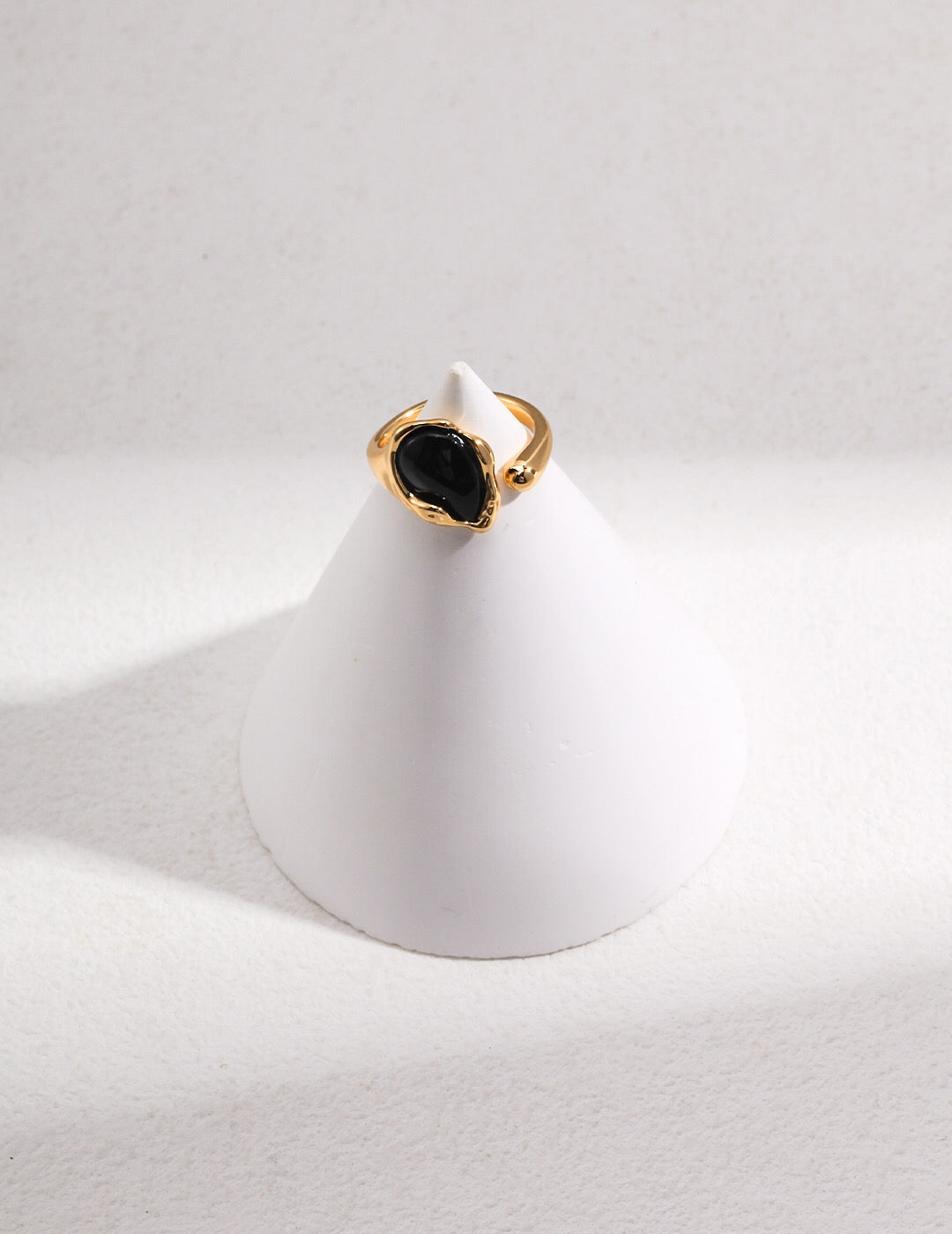 Bague ouverte en agate noire