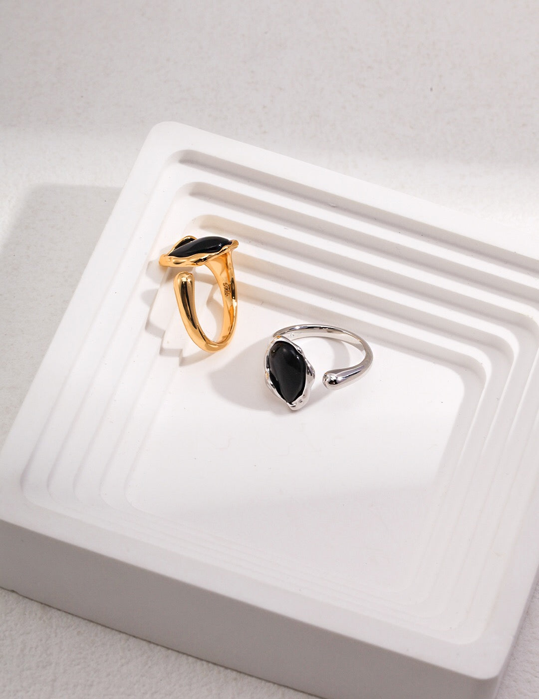 Bague ouverte en agate noire