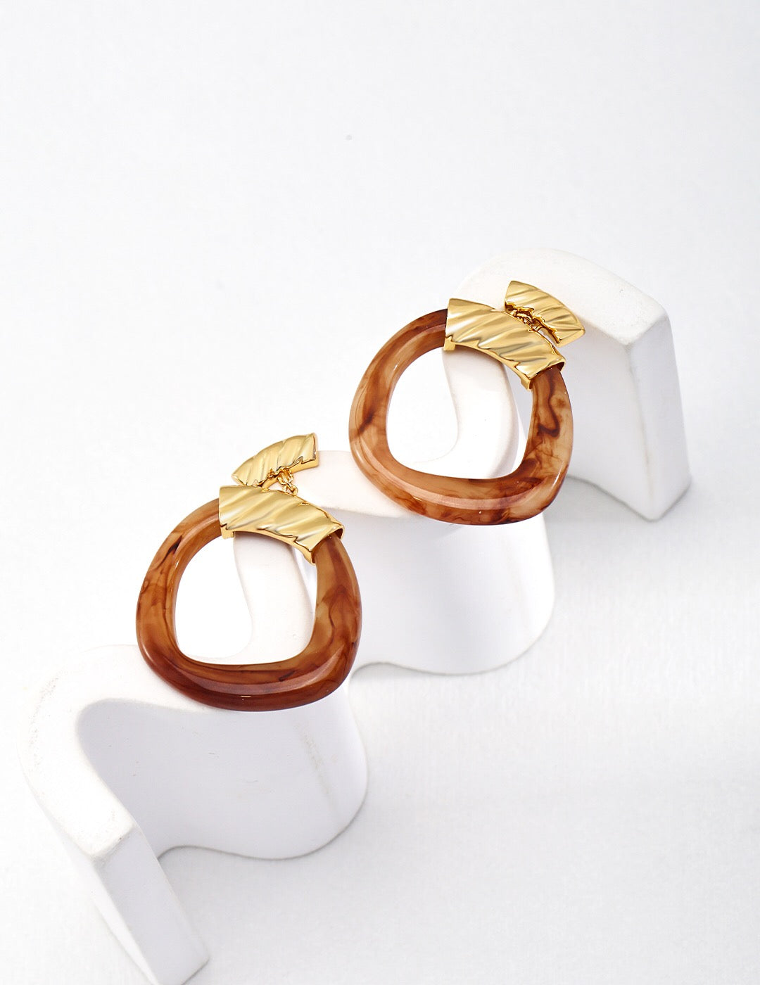 Hoop-shaped Brown Resin Drop Hoop Earrings