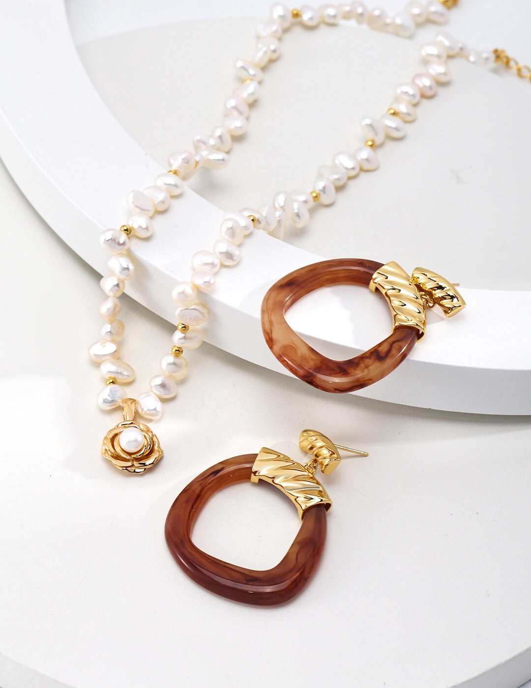 Hoop-shaped Brown Resin Drop Hoop Earrings