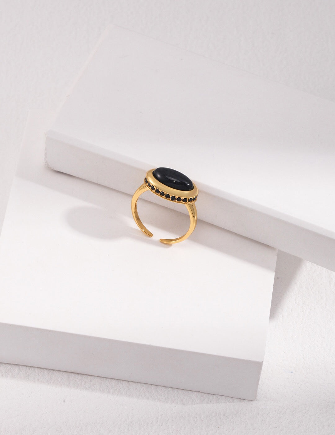 Minimalist Black Onyx Oval Ring