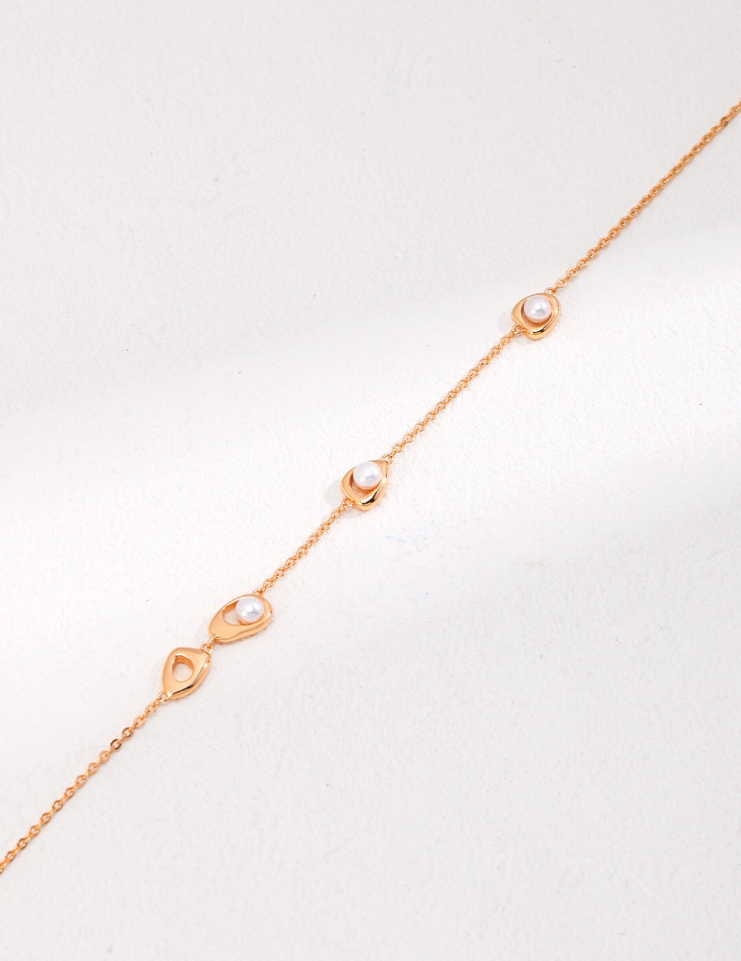 Minimalist Three Pearl Beads Necklace