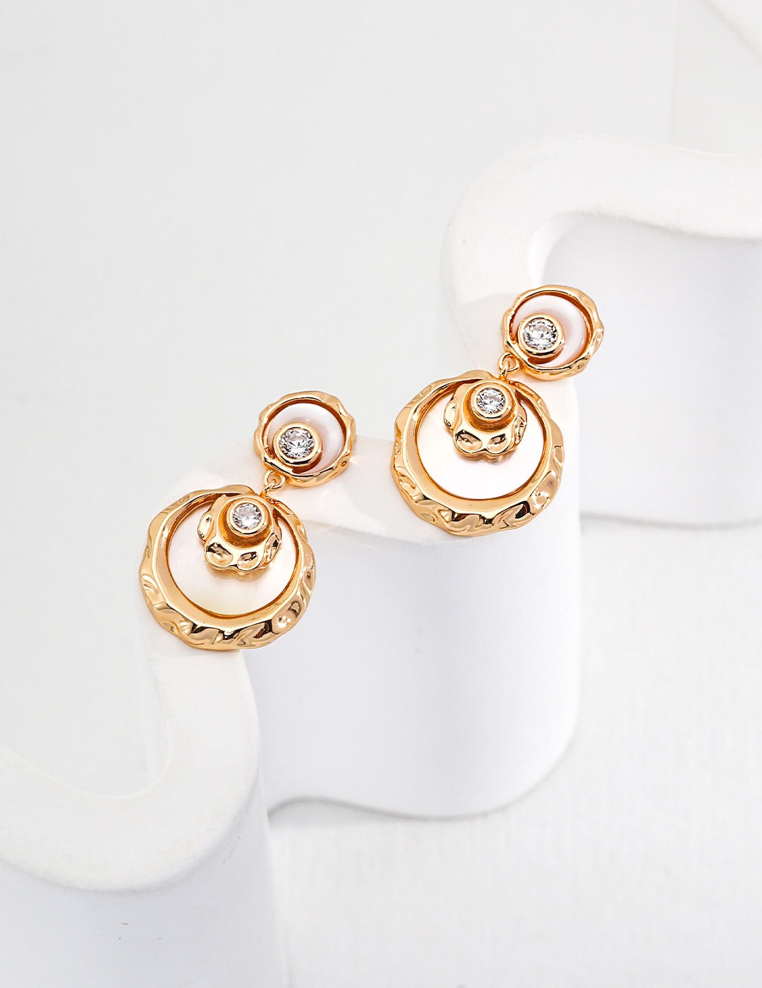 Boucles d'oreilles pendantes minimalistes rondes en zircon