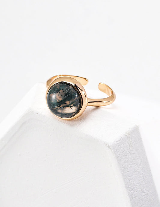 Close‑up of green aquatic agate and metal finish – Fernovia Design ring
