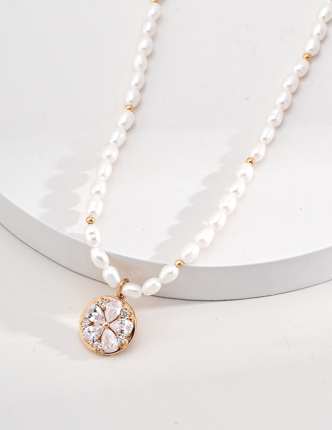 Zircon Flower Petal Style Pearl Necklace