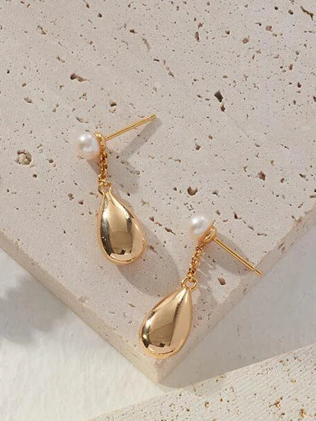 Dainty Raindrop Pearl Earrings