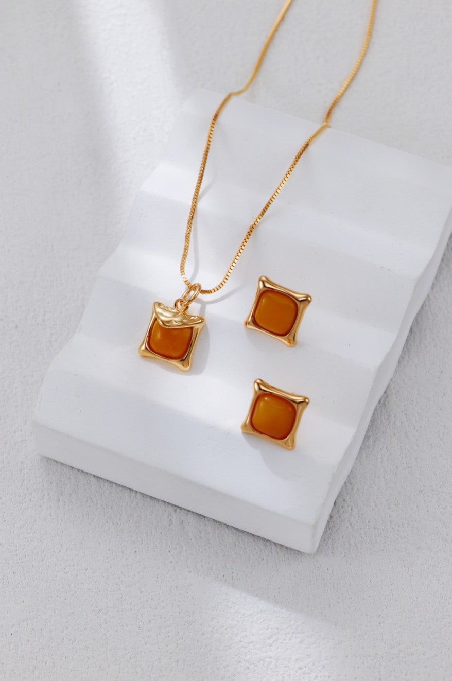 Vintage Gold Amber Honeycomb Stud Earrings