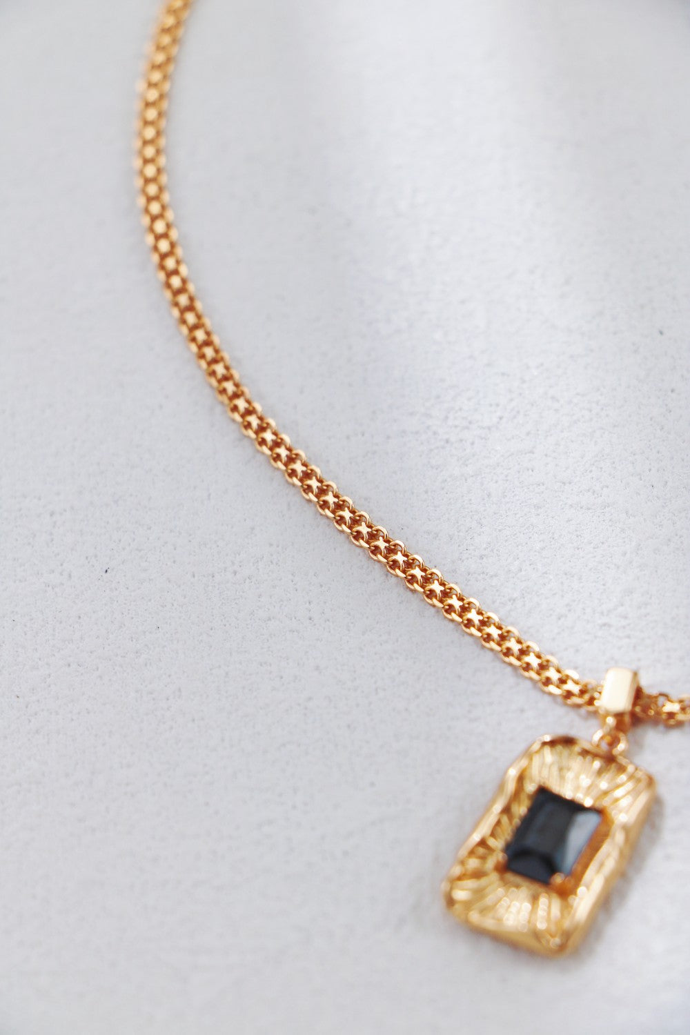 Textured Pattern Black Zircon Necklace