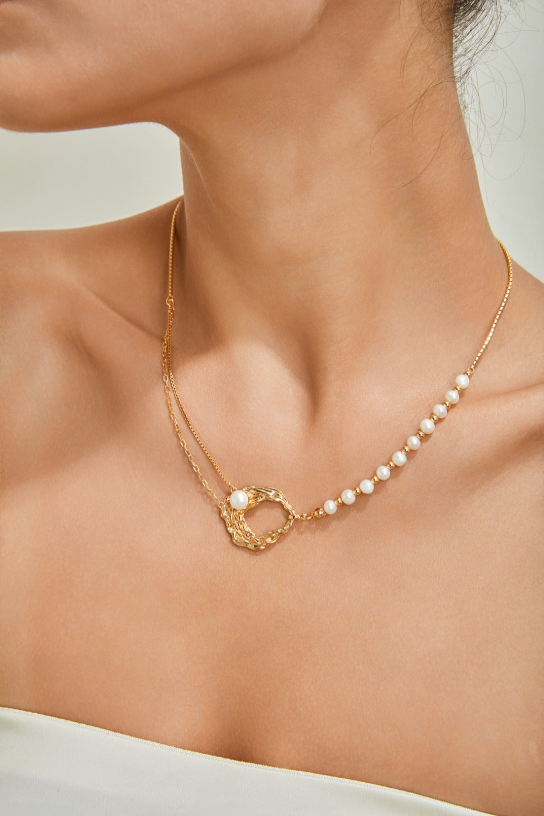 Liquid Flow Pearl Necklace