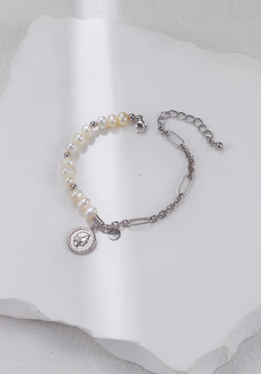 Vintage Queen Natural Pearl Bracelet