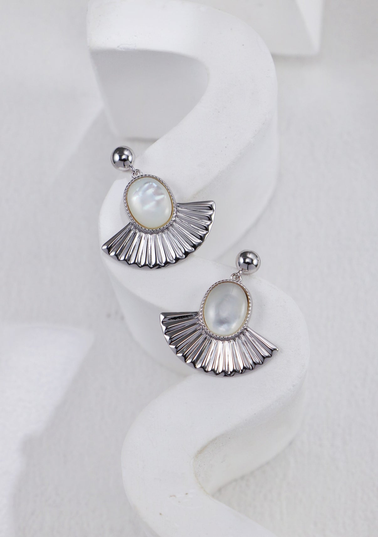 Fan Motif Mother-of-Pearl Earrings