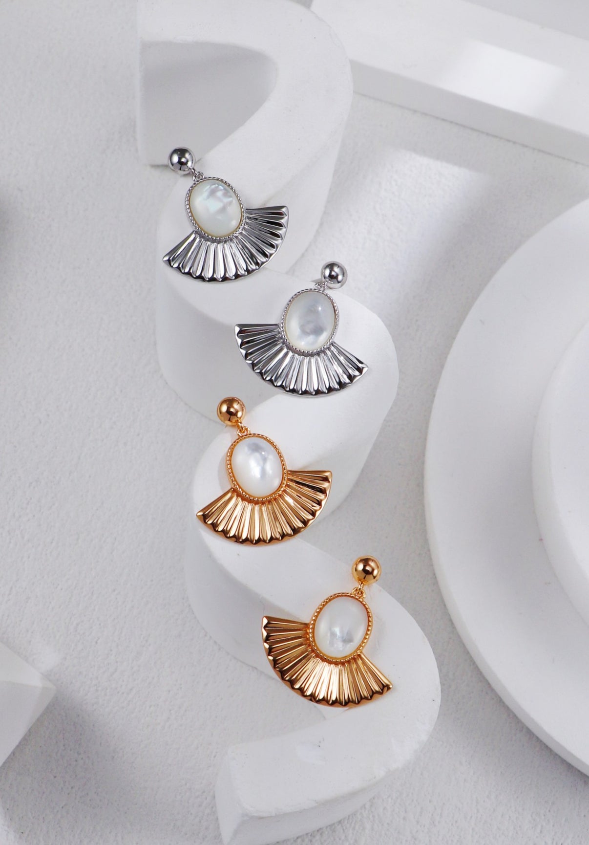 Fan Motif Mother-of-Pearl Earrings