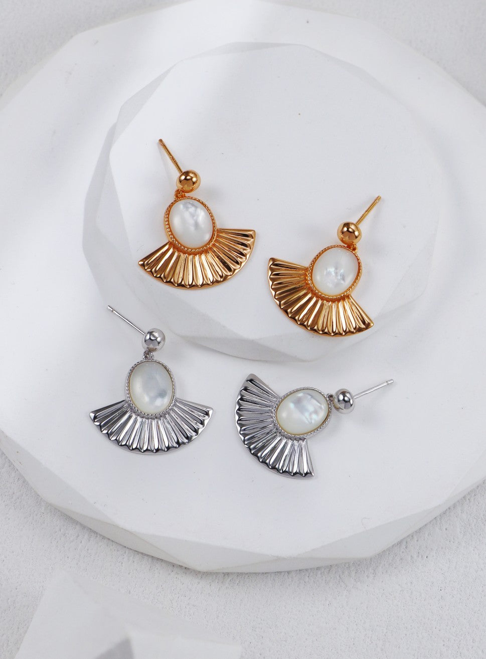 Fan Motif Mother-of-Pearl Earrings